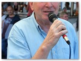 Bandleader Gernot Str��er beim Solopart