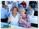 ... wurde besonders gerne mit k�hlem Wei�wein angesto�en.
