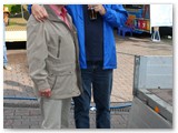 Dann wurde G�nther Klein-He�ling verurteilt, Erika Wolf einen Blumenstrau� zu schenken. Sie war gen�tigt, ihre Haushaltskasse zu pl�ndern, um weitere Bildchen f�r das TUS/Edeka-Bildalbum zu besorgen.